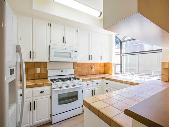 2nd image of 1435 26th St Unit 5