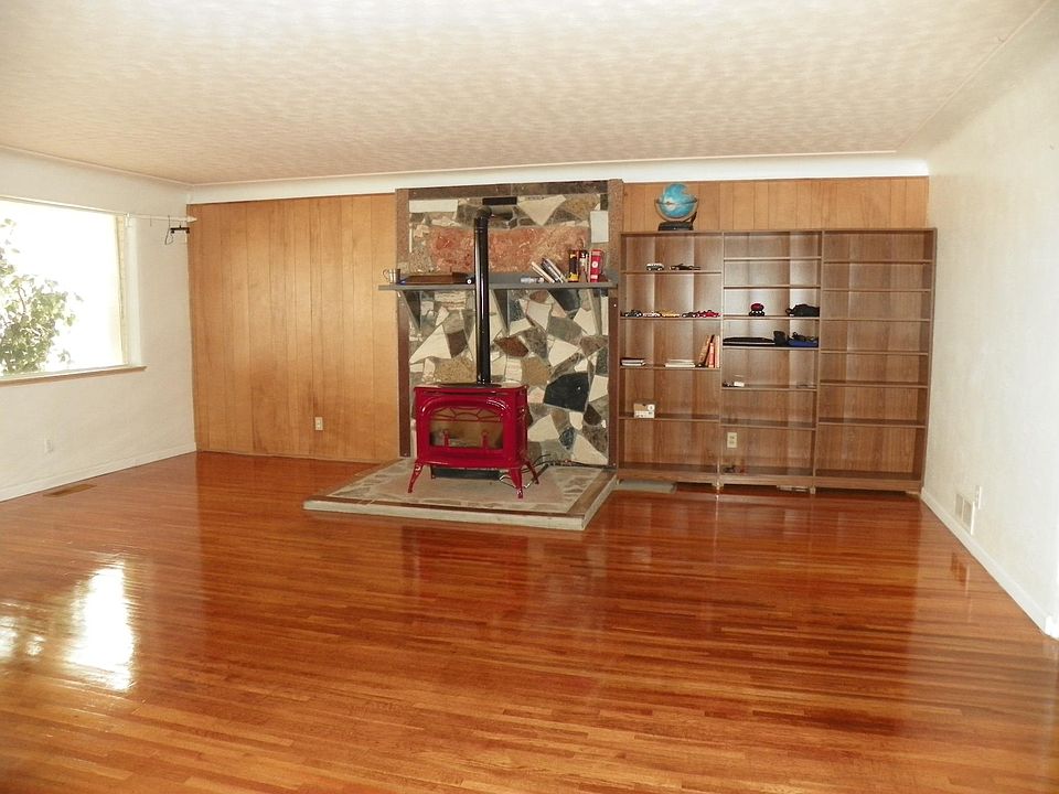 1st image of 610 Palisades Dr N