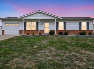 2274 Columbus Cir, Warrenton, MO 63383