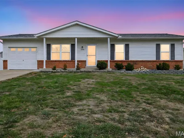2274 Columbus Cir, Warrenton, MO 63383
