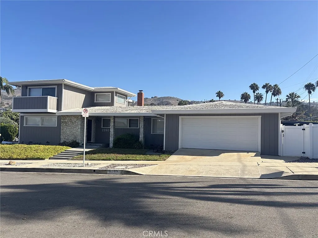 5 bed, 2963 sqft, $5,500 — Photo 1