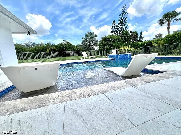 1919 Countess Ct — Photo 11