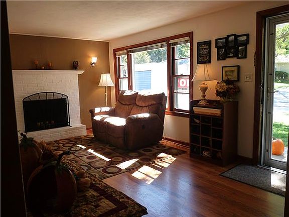 4th image of 7600 W 66th St