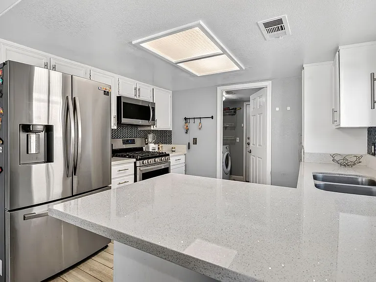 7520 Bowles Dr — Photo 5