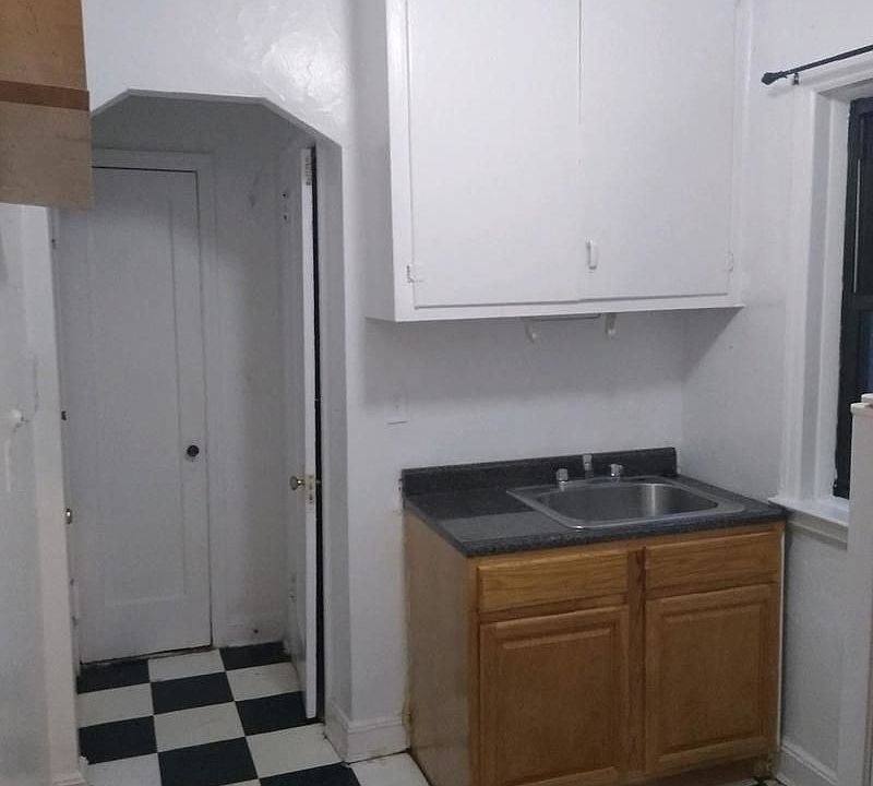 1st image of 314 E 70th St #4