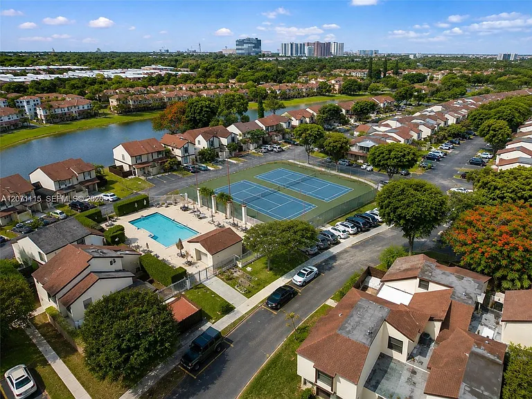 525 NW 100th Ct #525 — Photo 26