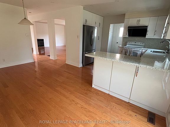 5th image of 711 Irwin Cres
