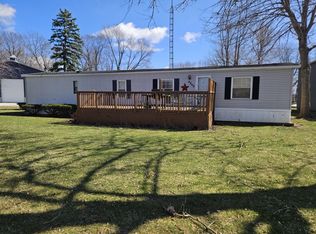 8848 E South Shore Dr, Momence, IL 60954