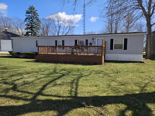 8848 E South Shore Dr, Momence, IL 60954