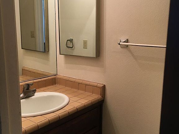 5th image of 307 Almond Ave #307