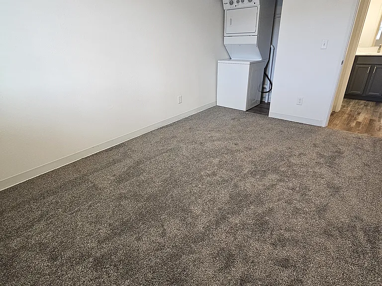 Chandelle Apartments — Photo 15