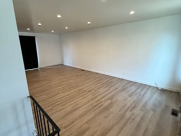 1415 E Murphys Ln — Photo 2