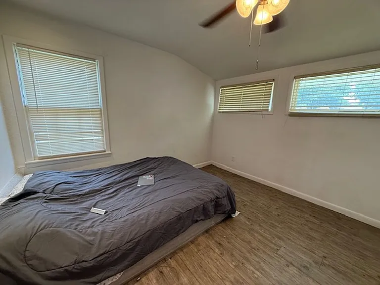 2125 S Willis St — Photo 12