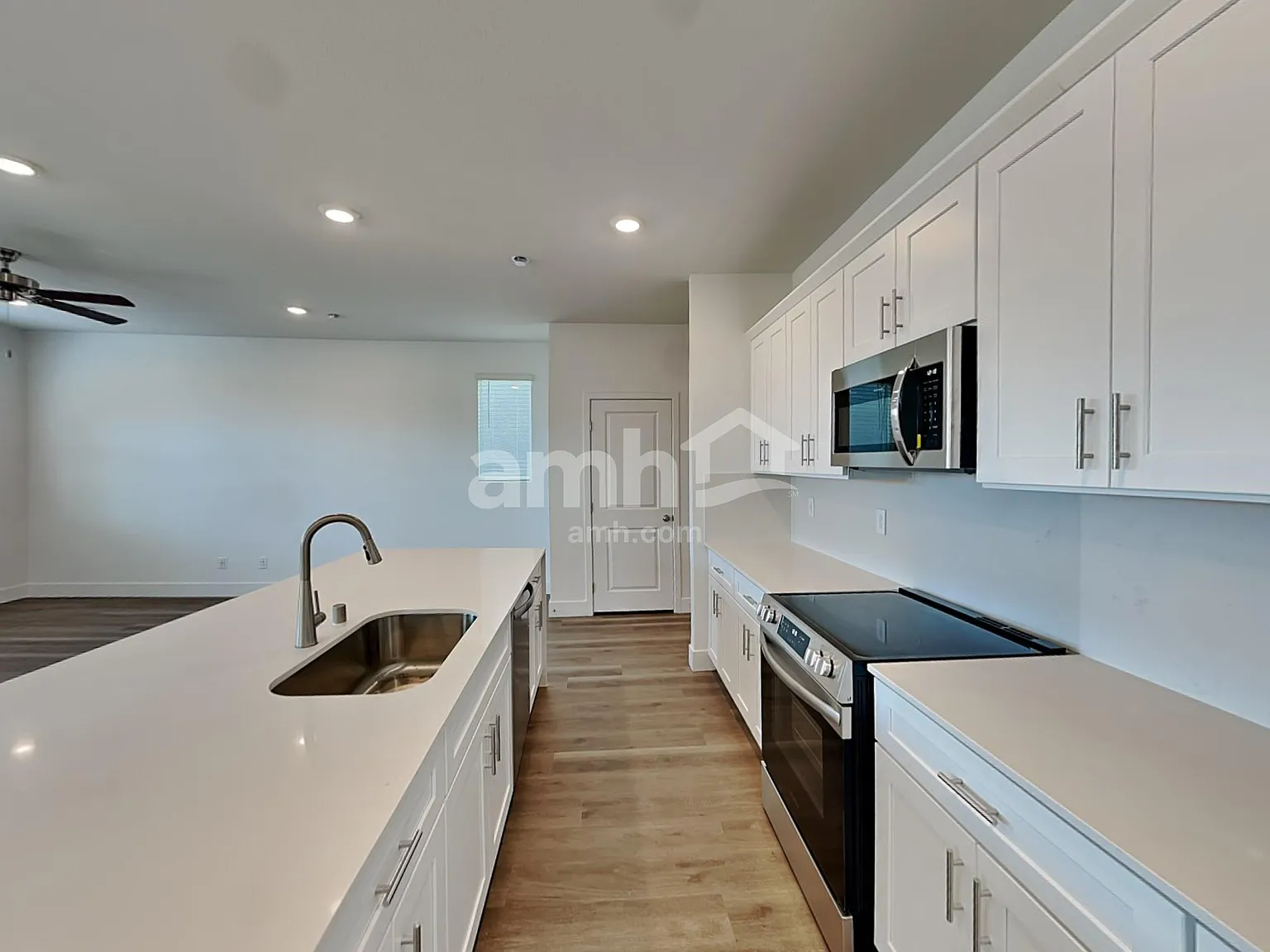 5 bed, 3.0 bath, 2395 sqft, $2,595 — Photo 4