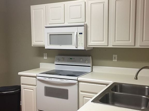 3rd image of 107 Willow Bend Dr