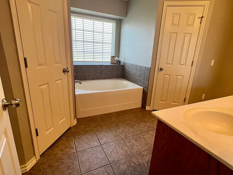 1113 Greenfield Ave — Photo 15