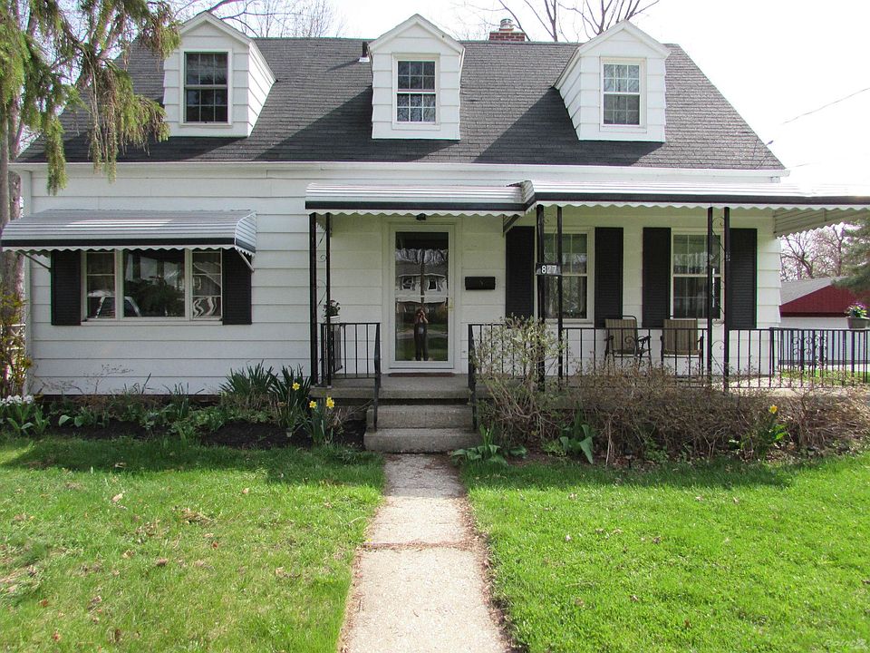 Exterior Front: Great Curb Appeal!