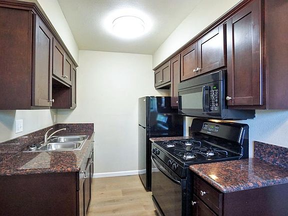5th image of 2875 A St APT 26