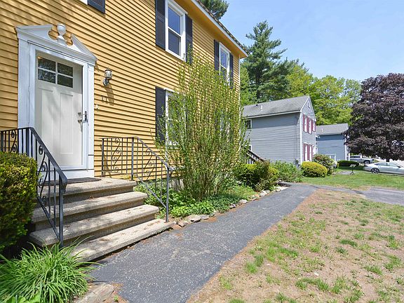 3rd image of 11 Beaujolais Drive