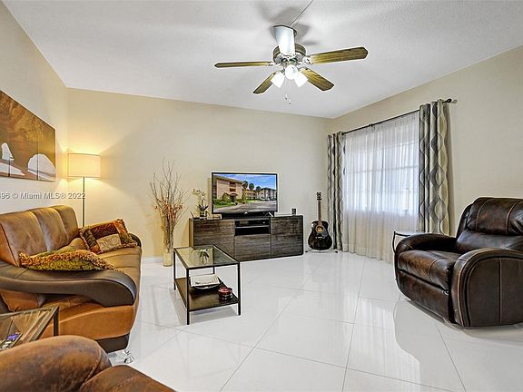 3rd image of 17050 NE 14th Ave APT 204