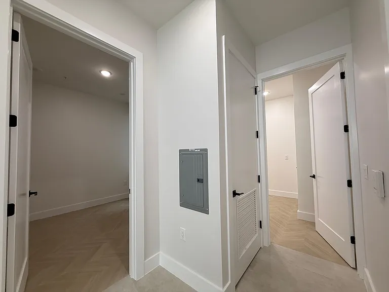 40 Lembeck Ave #105B — Photo 2