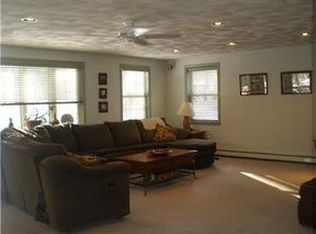 63 Posnegansett Ave, Warwick, RI 02888