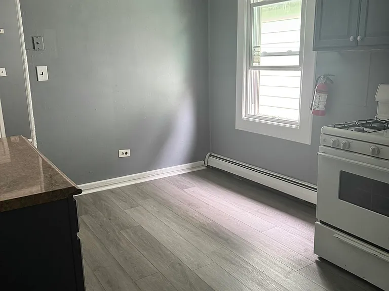 31 Saint James Pl #A — Photo 6