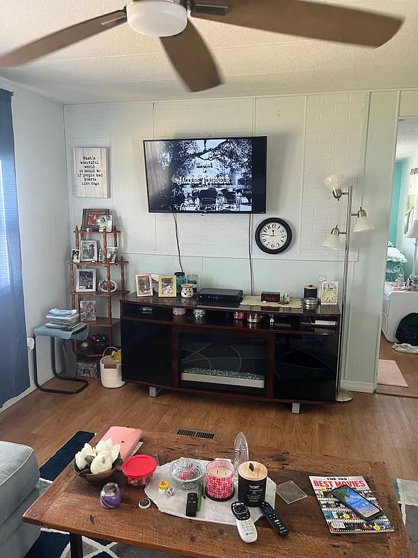 2 bed, 2.0 bath, 720 sqft, $1,200 — Photo 3