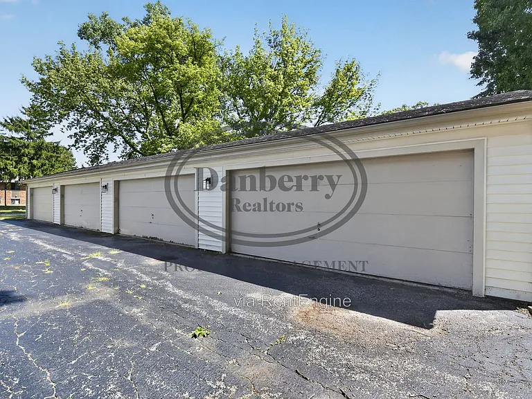 5409 Westcastle Dr #4 — Photo 26