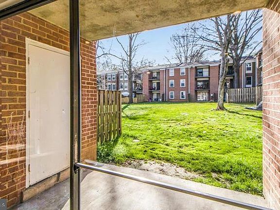 5th image of 884 Quince Orchard Blvd APT T1