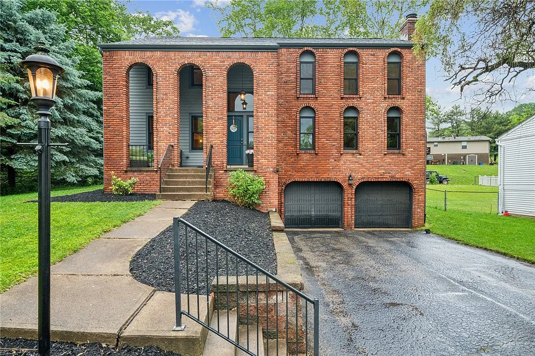 576 Shumaker Dr photo 1