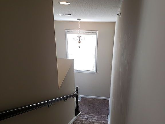 5th image of 2121 Rolling Hills Dr
