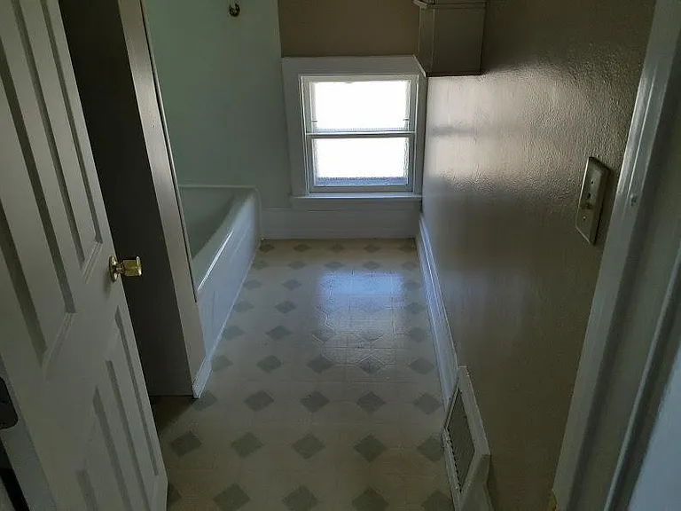709 Knapp St — Photo 11