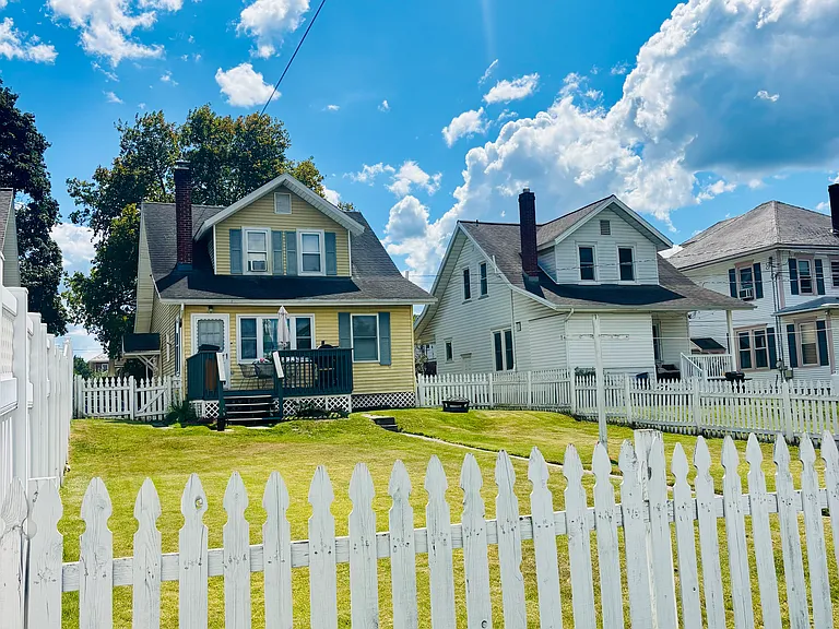 127 W Caracas Ave — Photo 34