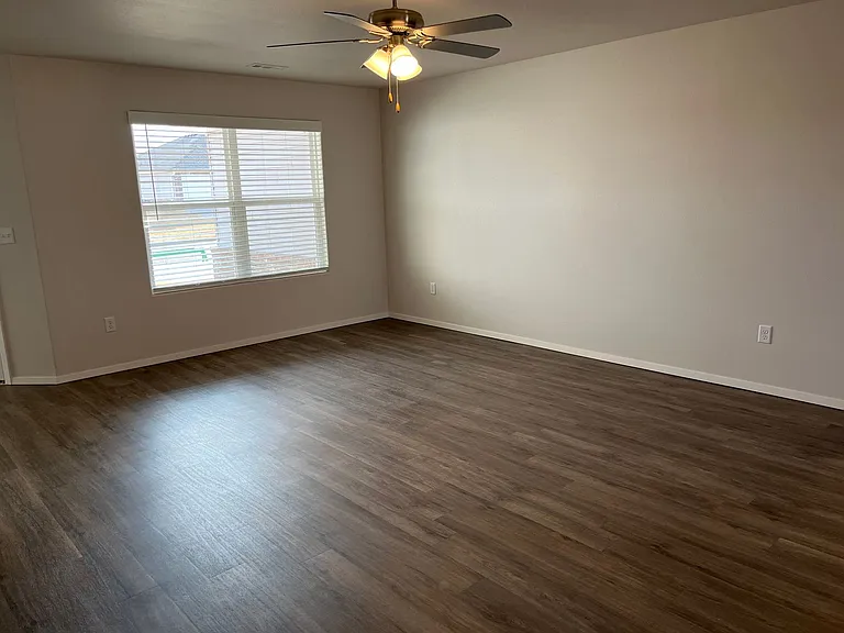 3313 E Jacob Ln — Photo 5