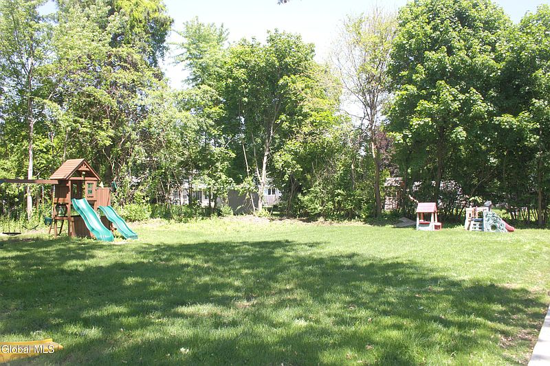3rd image of 14 Rosemere Road
