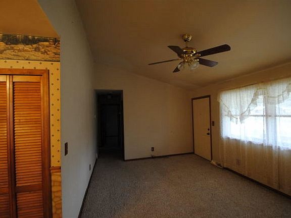 5th image of 6049 Bunker Hill St