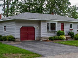 30 Grant Dr, Hooksett, NH 03106