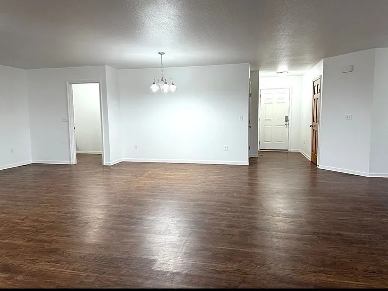 3064 Huntington Dr — Photo 14