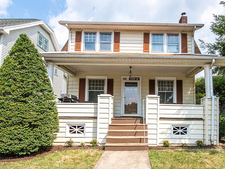 924 Park Ave — Photo 4