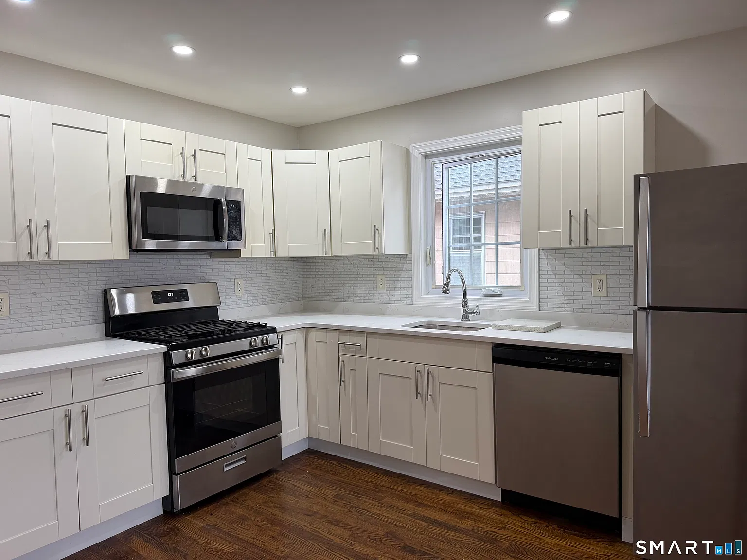 3 bed, 1.0 bath, 1000 sqft, $2,500 — Photo 4