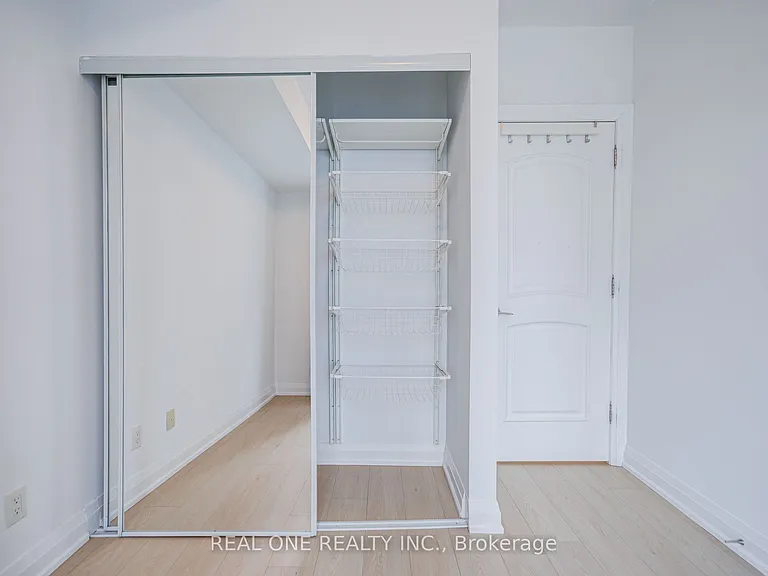 16 Harbour St #3511 — Photo 18