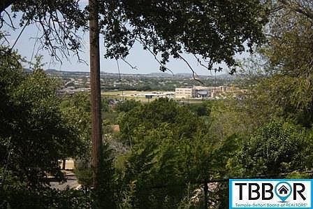 3rd image of 214 Arrowhead Dr