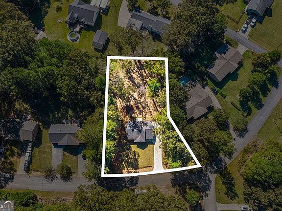 2nd image of 652 Harris Cir