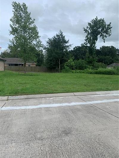 2nd image of 405 Ashton Oaks Ln