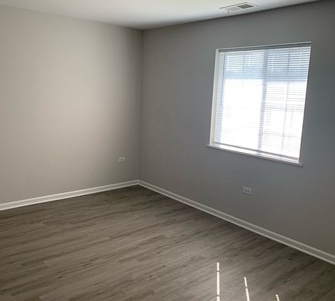 3rd image of 1135 W Ogden Ave #316