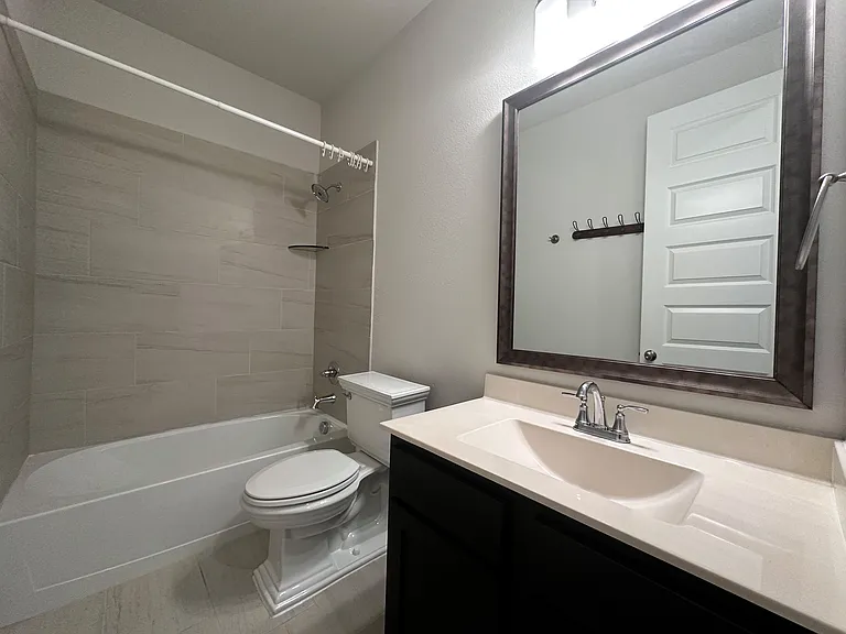 2609 Chevy Chase Dr — Photo 35
