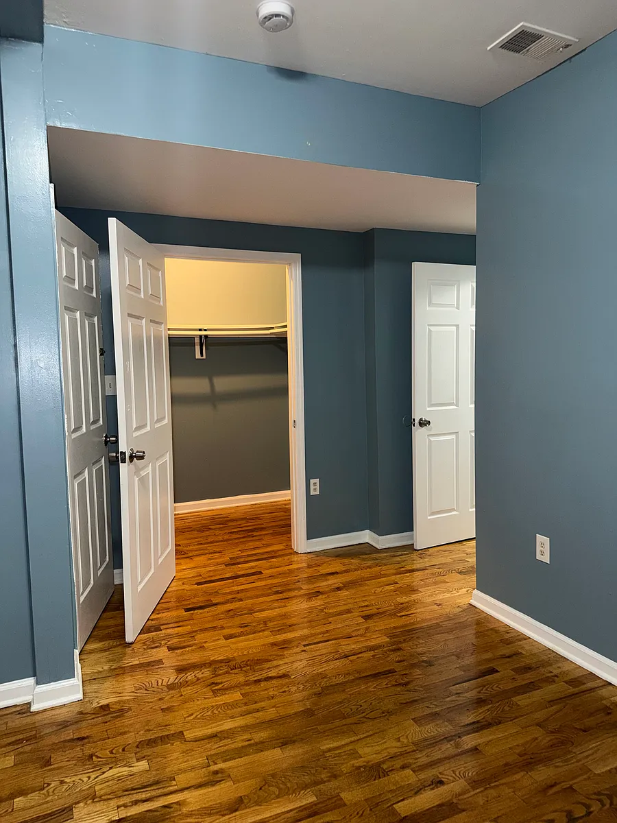 Building Photo - 44 Astor St #2
