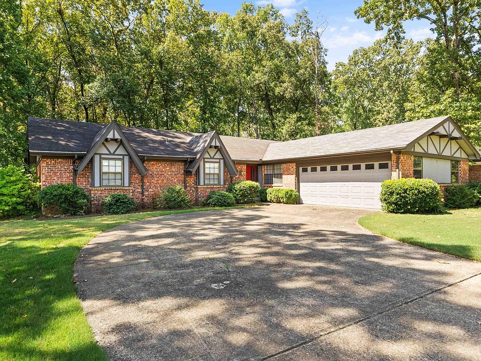 1st image of 25 White Oak Dr