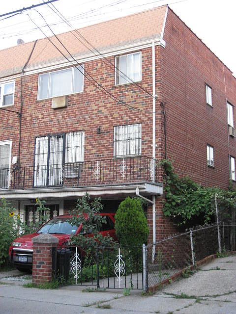 1st image of 2561 46th St